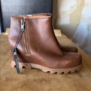 Sorel size 10 brown waterproof wedge
